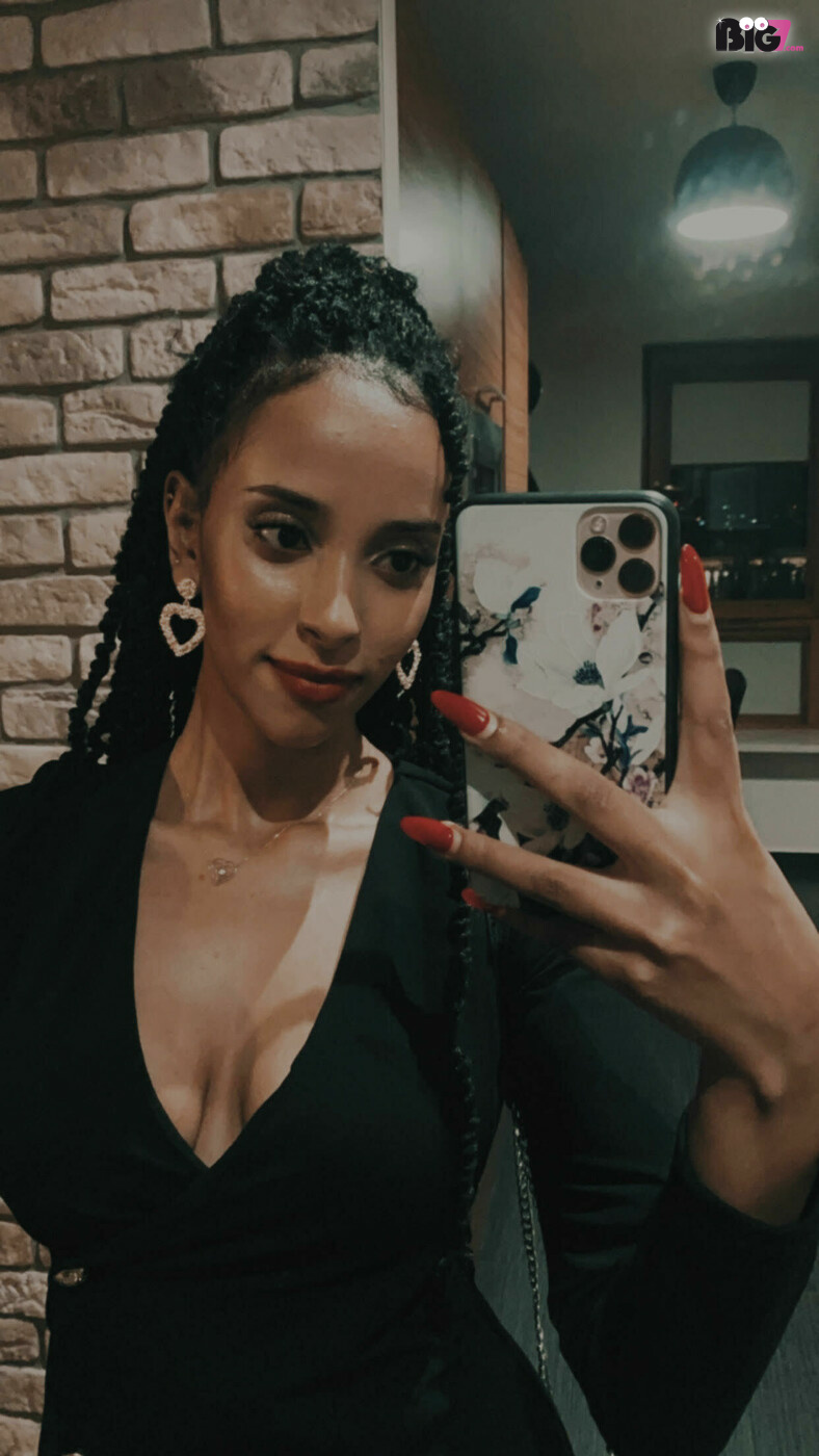 AriaGold – Deutsche Porno Amateurin