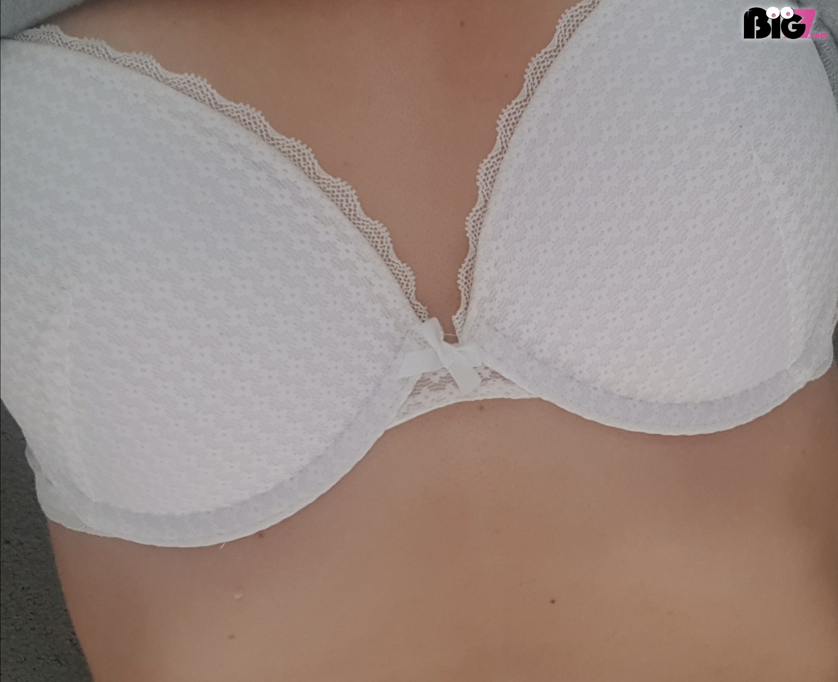 Lolita01 – Deutsche Porno Amateurin