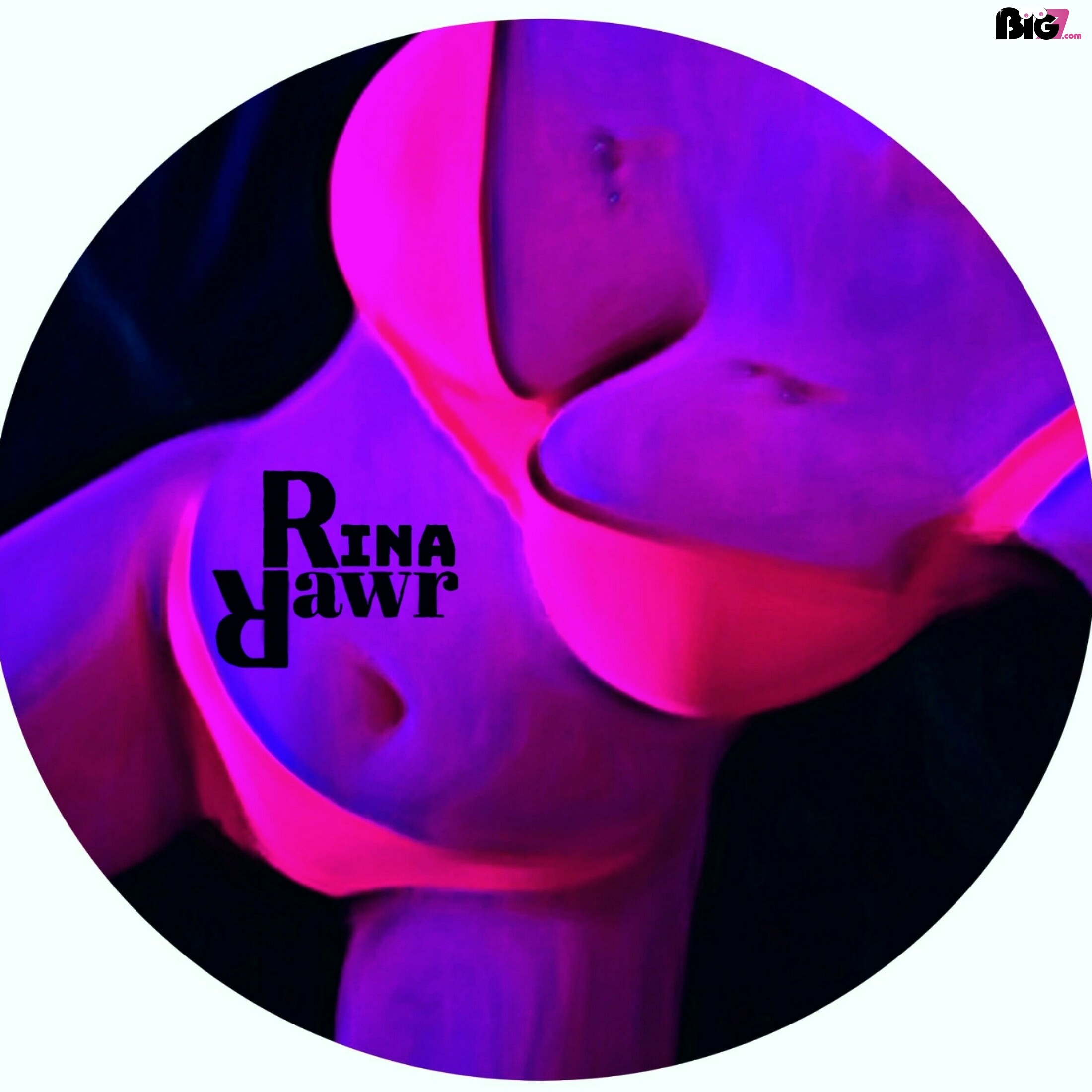 RinaRawr - deutsche Porno Darstellerin