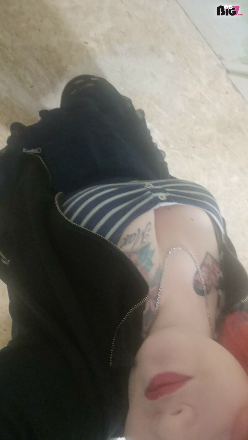 RedBeauty94 – Deutsche Porno Amateurin