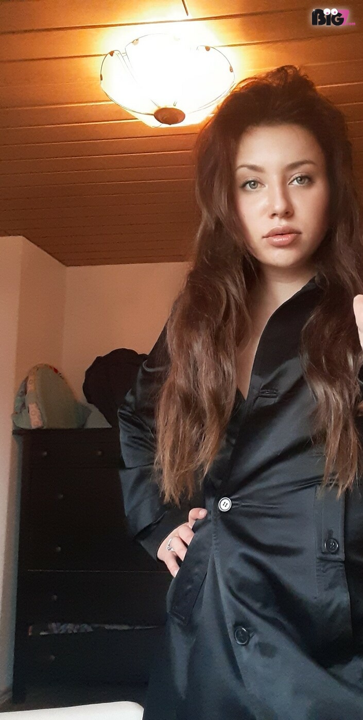 M3LODIE - deutsche Porno Darstellerin
