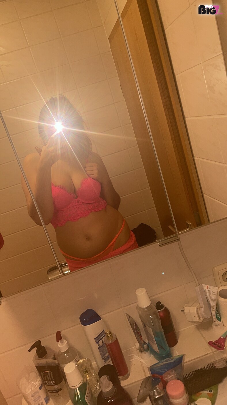 LoryLash - deutsche Porno Darstellerin