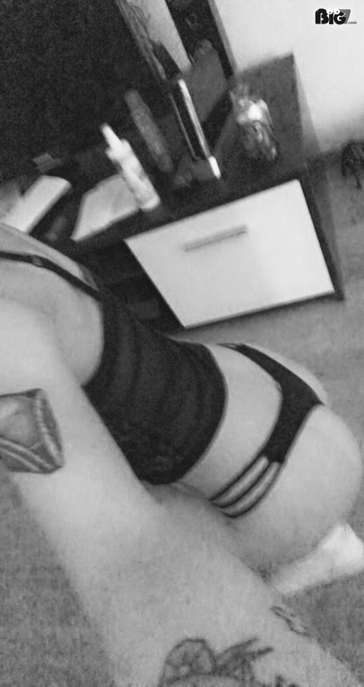 LittleSaphiraXXX - deutsche Porno Darstellerin