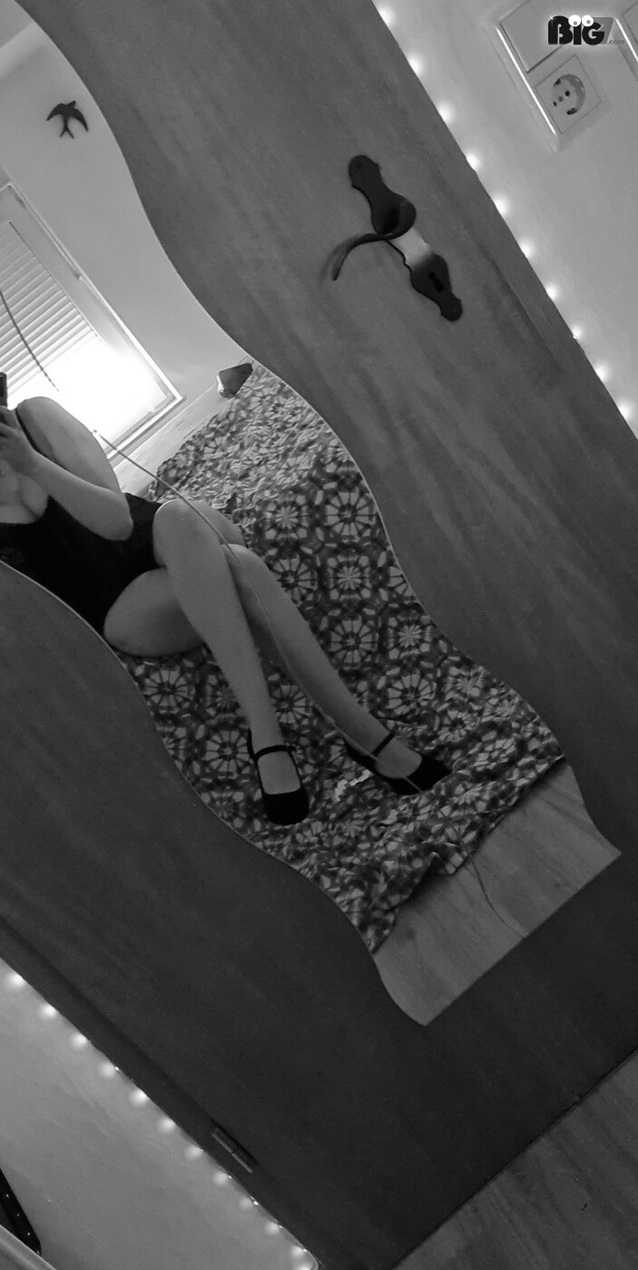 Leylaxoxo - deutsche Porno Darstellerin