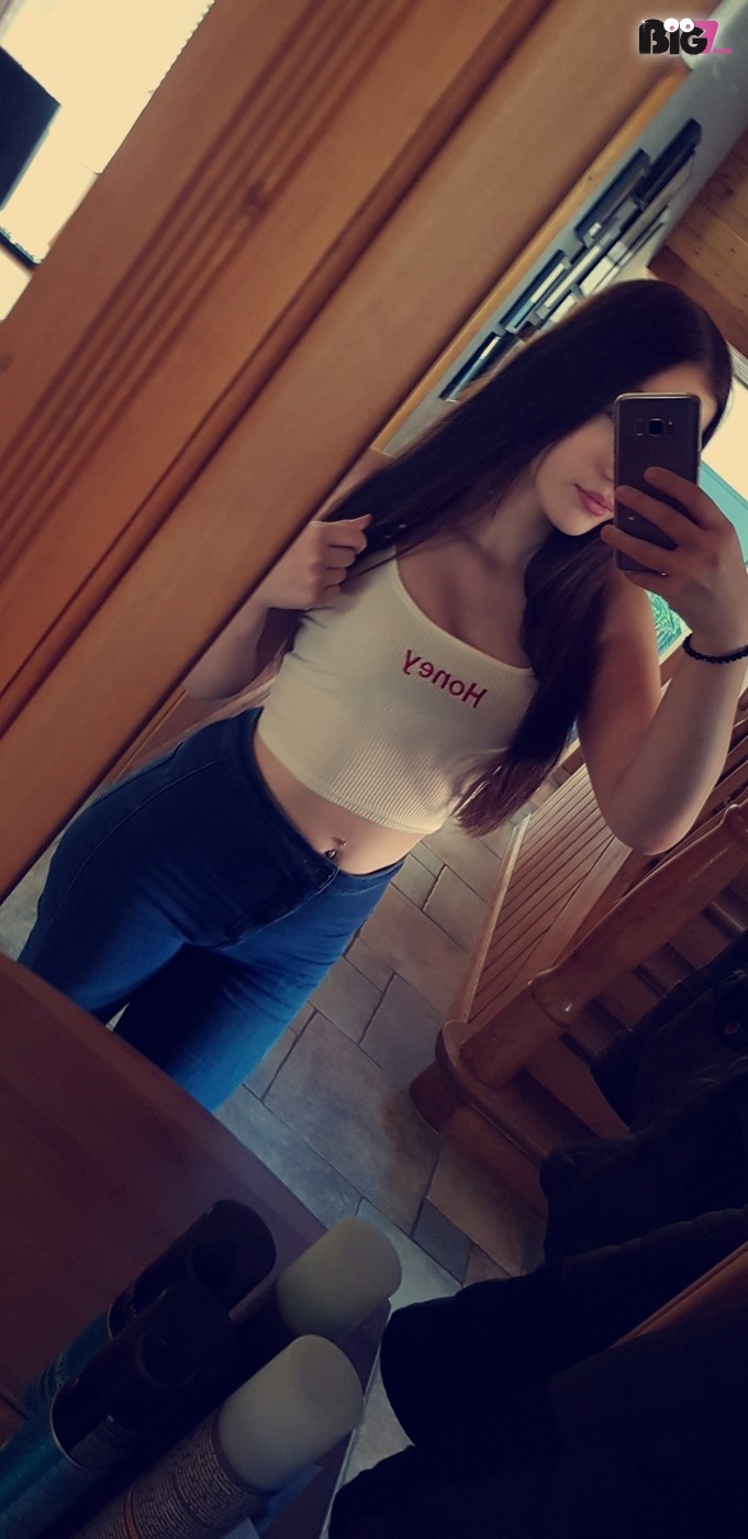 littleslut19 - deutsche Porno Darstellerin