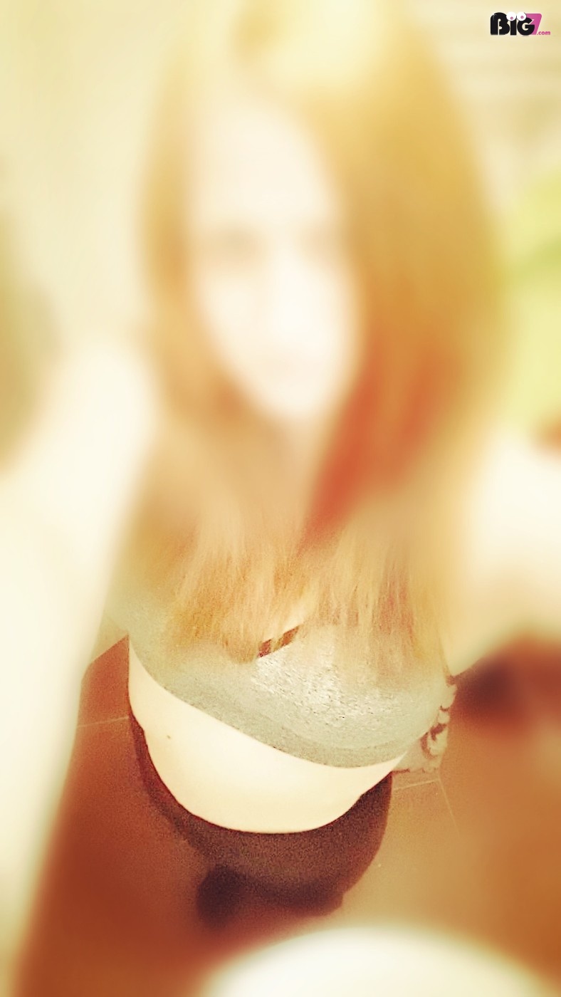 8Nathalie8 – Deutsche Porno Amateurin