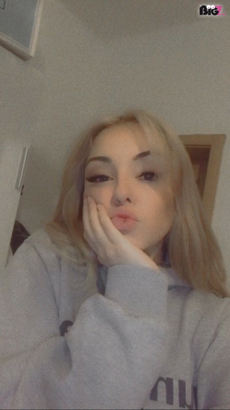 Hollyhopp – Deutsche Porno Amateurin