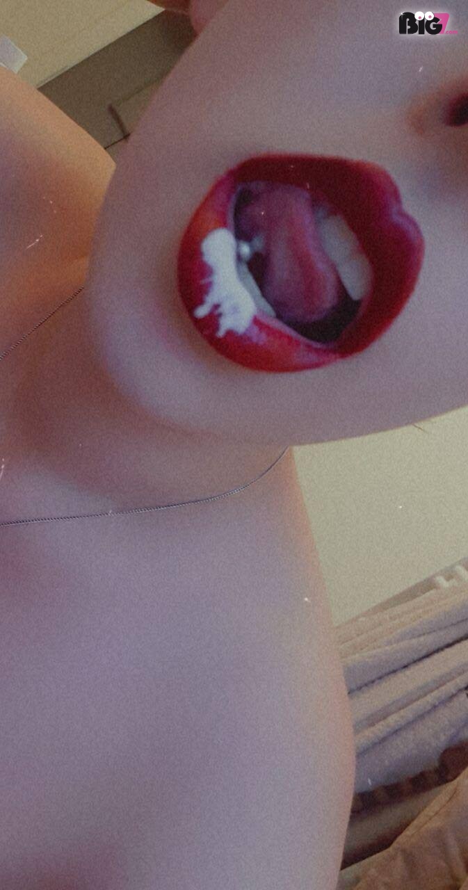 Yosie-Minou - deutsche Porno Darstellerin