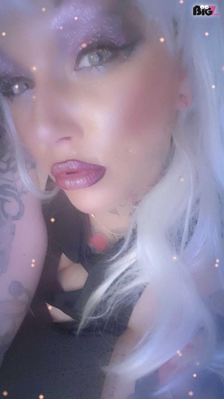 NylonladyInRed28 - deutsche Porno Darstellerin